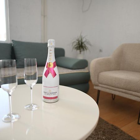 Cinema Vardar Apartment Szkopje Kültér fotó
